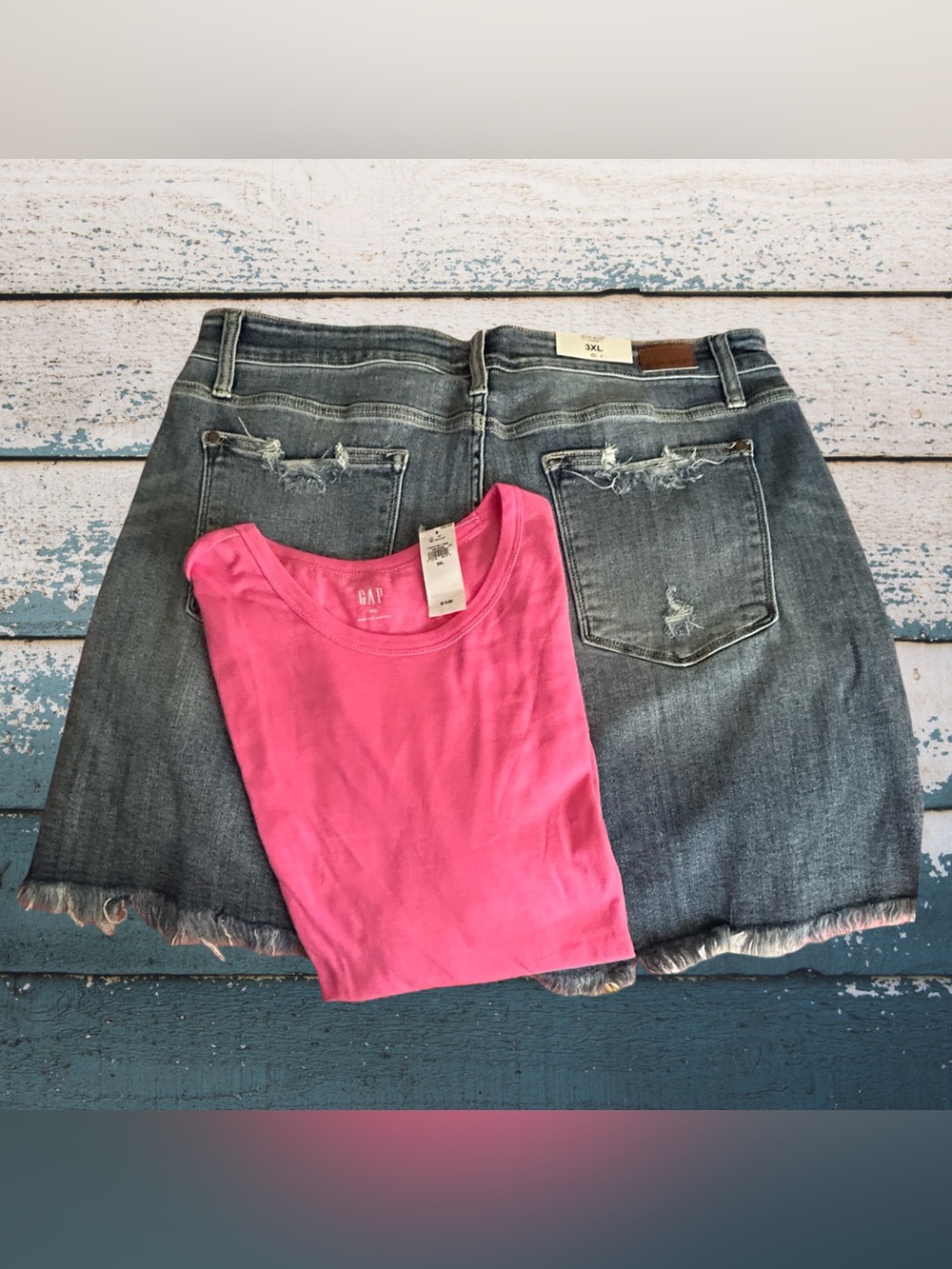 NWT! JUDY BLUE + SIZE SHORTS,MID RISE, DISTRESSED FRINGE HEM, SIZE 3X. MED BLUE. - Picture 9 of 16